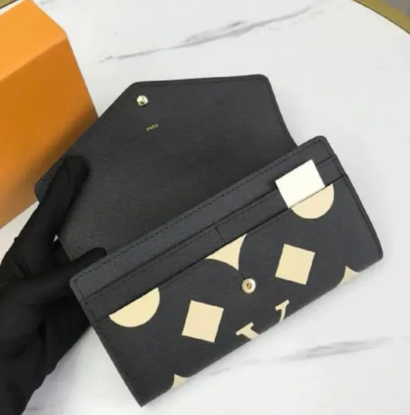 Premium Quality Sarah Style wallet Classic Pattern