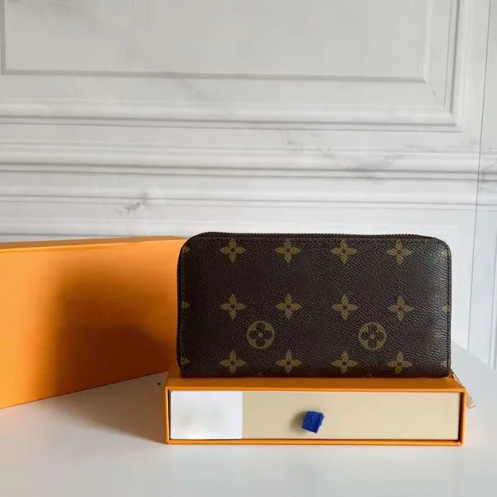 Premium Quality Zippy wallet Classic Pattern