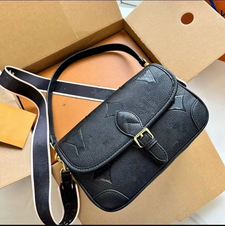 A18 Premium Quality Diane Shoulder Bag in black leather