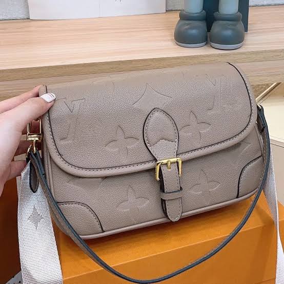 A18 Premium Quality Diane Shoulder Bag in black leather