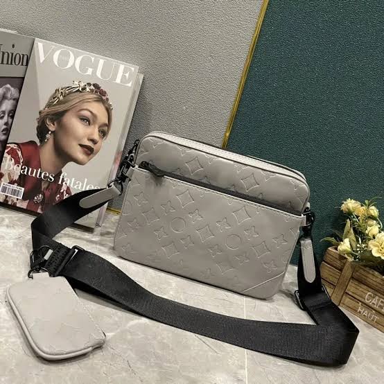 A18 Premium quality Men’s Trio Messenger Bag