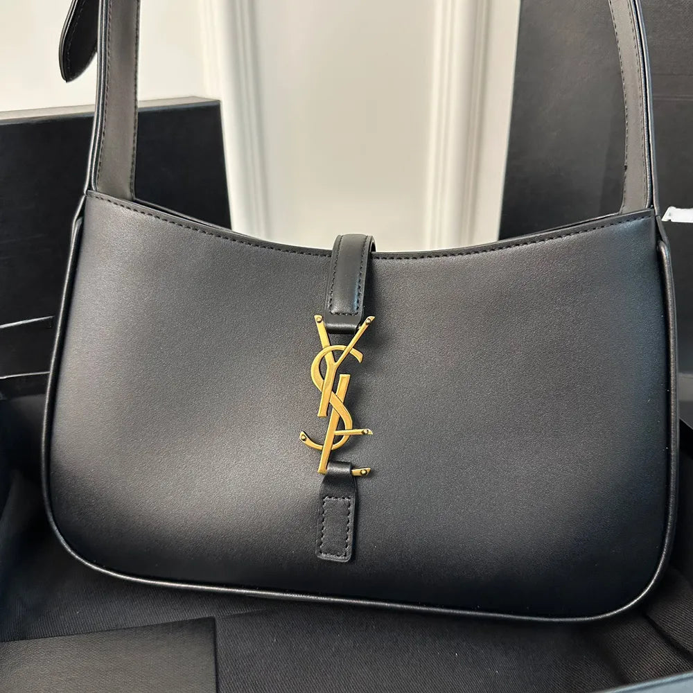 Premium Quality LE 5 À 7 IN smooth Leather Shoulder Bag